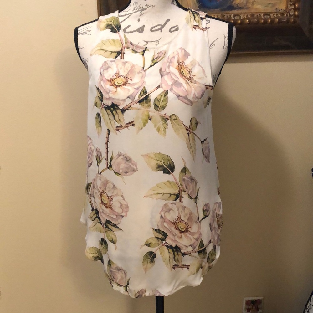 🌸Stunning floral silk lightweight open draped back sleeveless feminine top